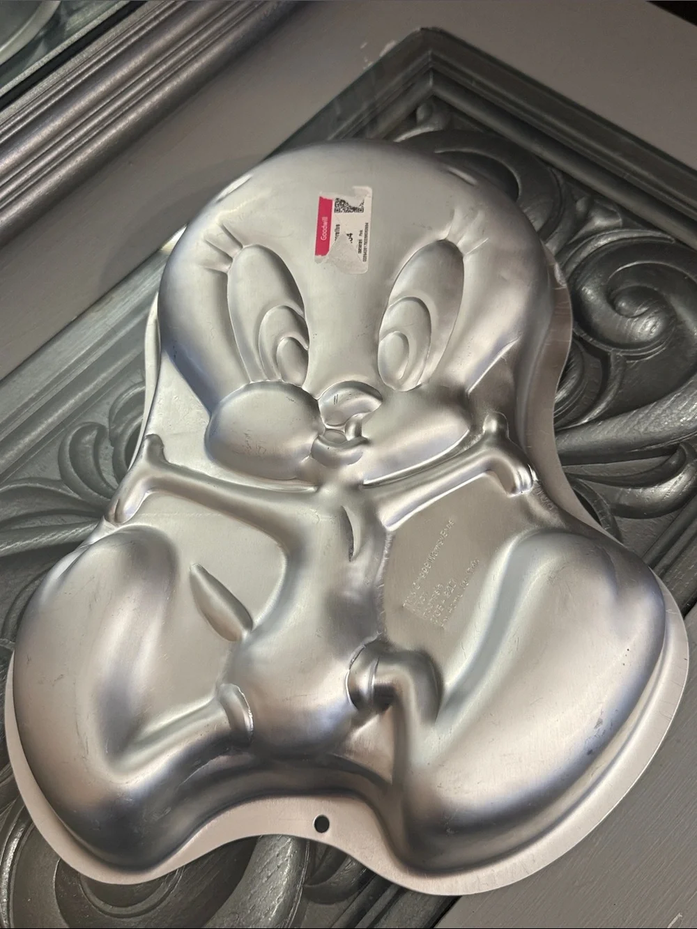 Vintage 1998 Warner Bros. Tweety Bird Aluminum Cake Mold Pan Silver